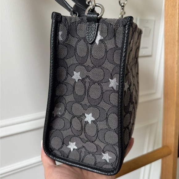 Coach Dempsey Tote 22 In Signature Jacquard With Star Embroidery - Like New - Picture 12 of 16